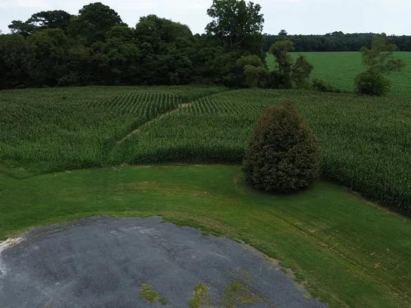 7 Waterside Dr, New Church, VA 23415