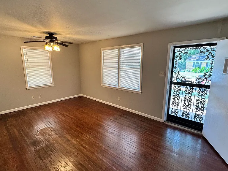 4956 Durbin Ave — Photo 2