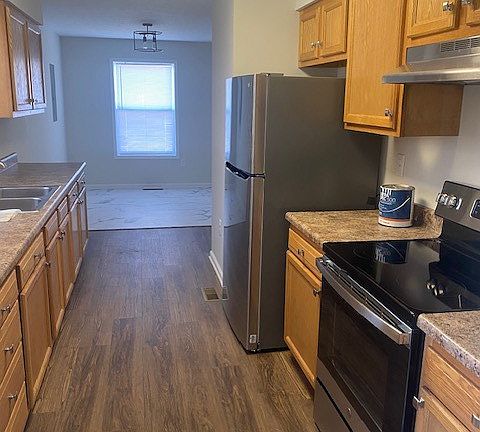 3rd image of 328 Elm St