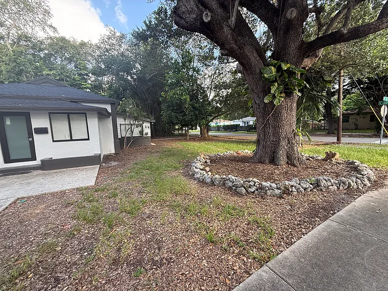 12980 NE 10th Ave — Photo 28