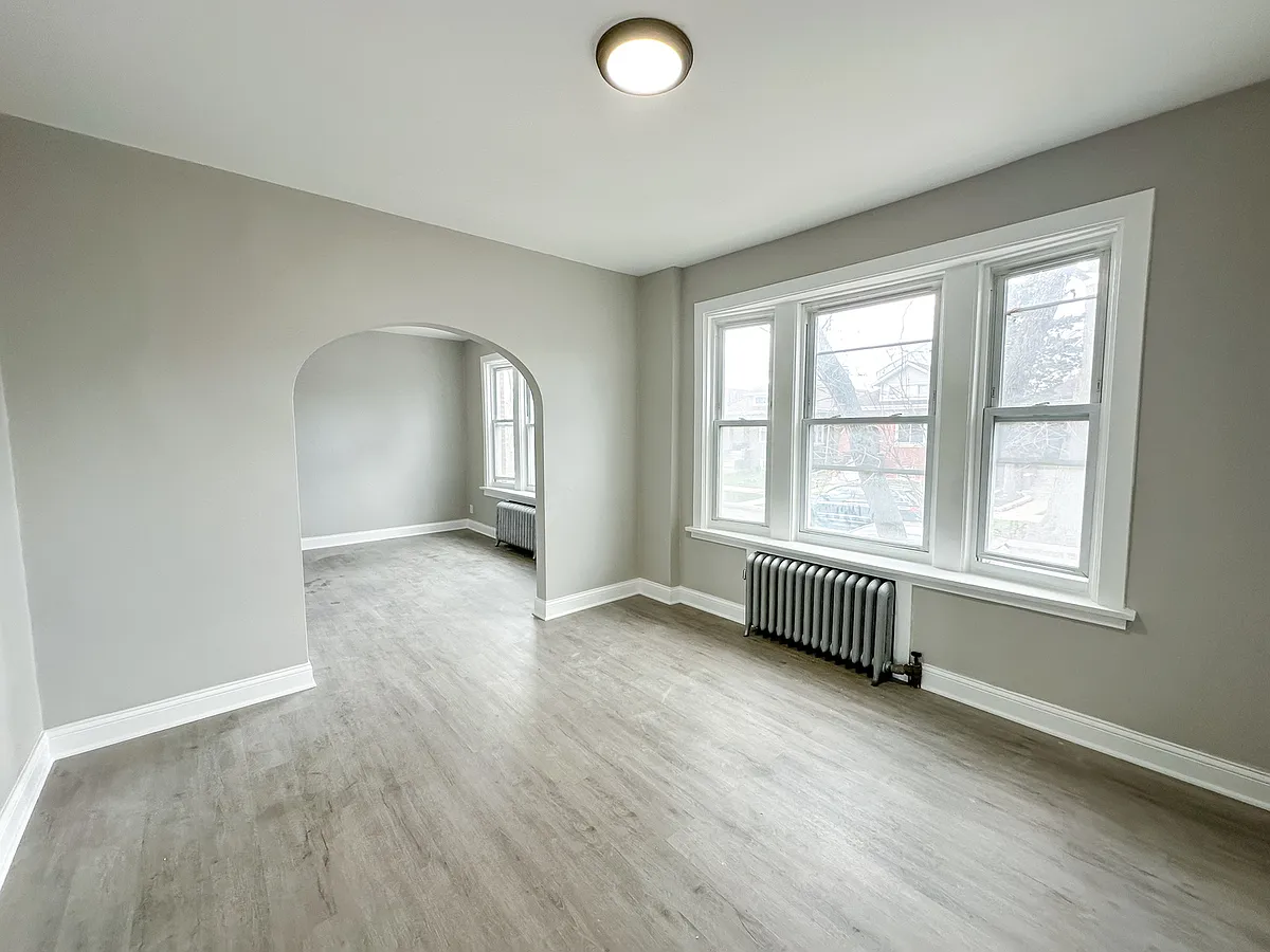 Building Photo - 4045 W Argyle St #2
