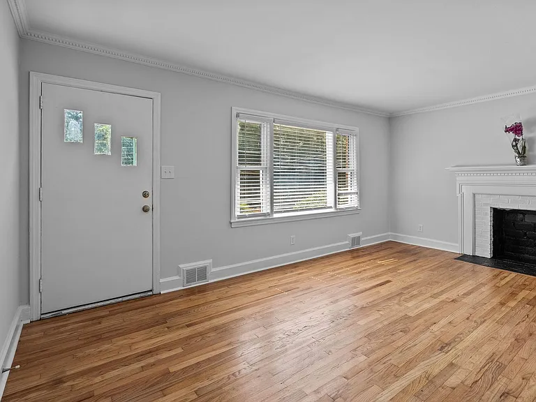 424 Peyton St — Photo 3