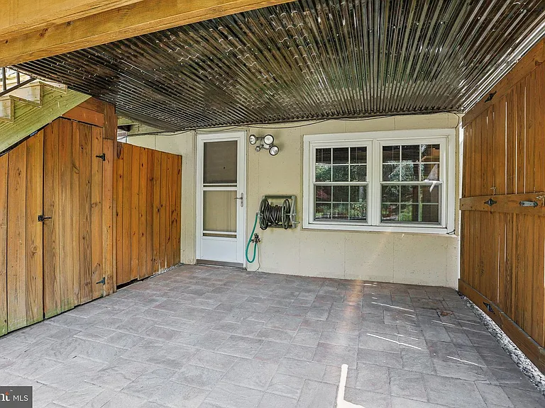 323 Penwyllt Ct — Photo 31
