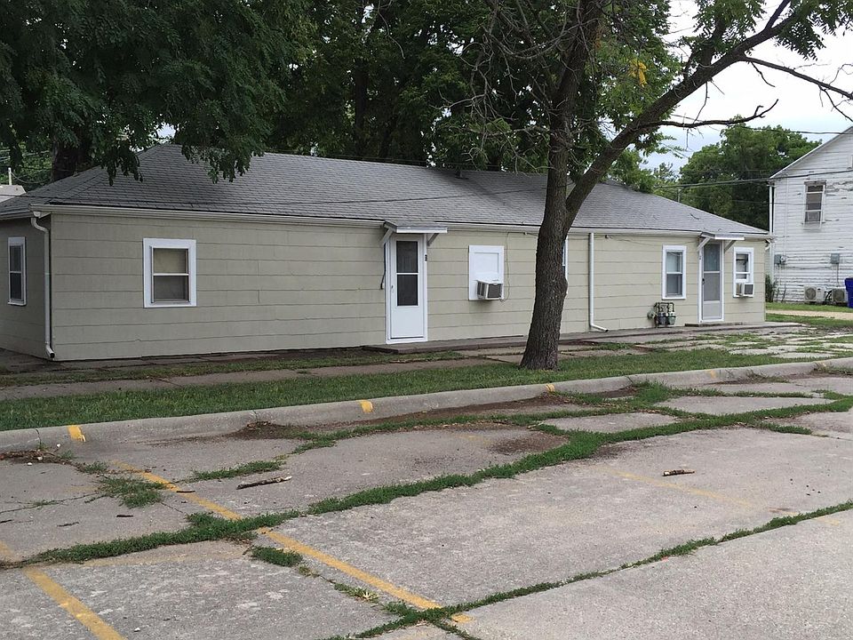2nd image of 220 W 10th St