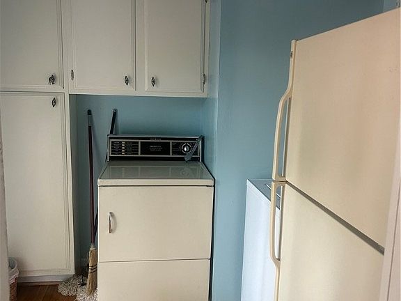 5th image of 9107 Huron Ave