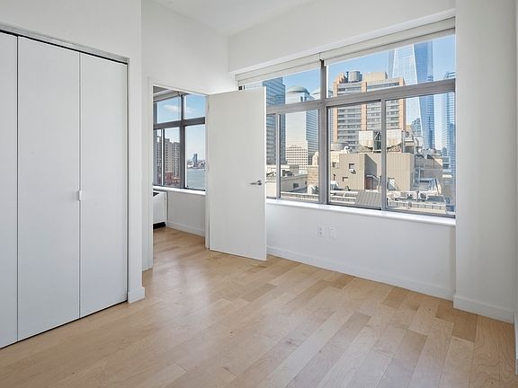 3rd image of 90 Washington St APT 14l
