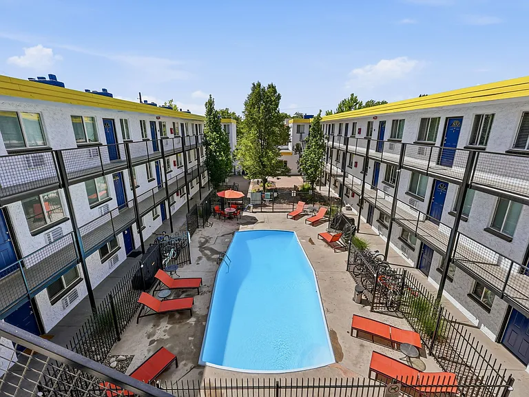 Courtyard at Cherry Creek — Photo 71