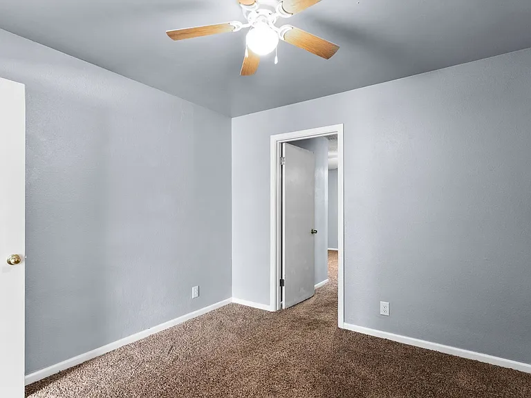2709 Hillside Dr — Photo 16