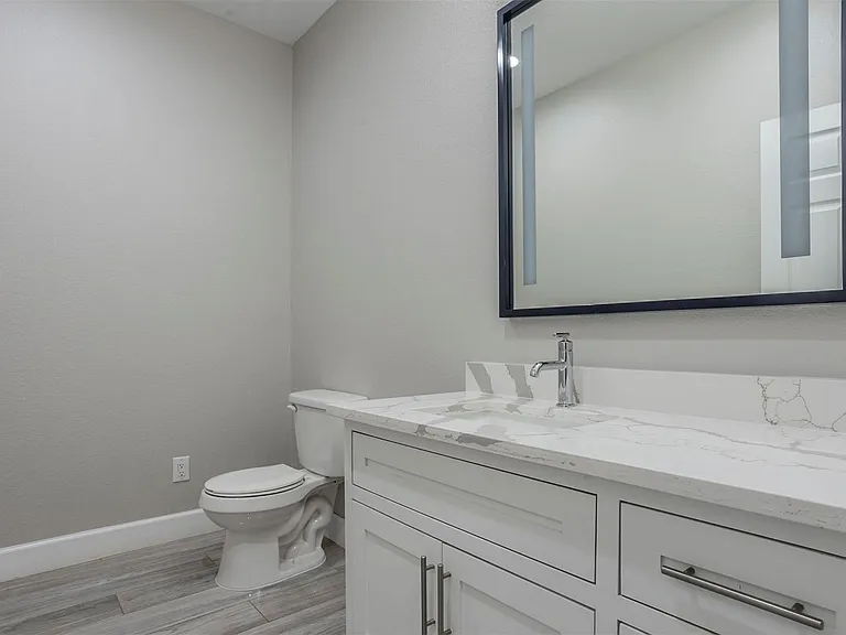 2718 Leslie Ln — Photo 9