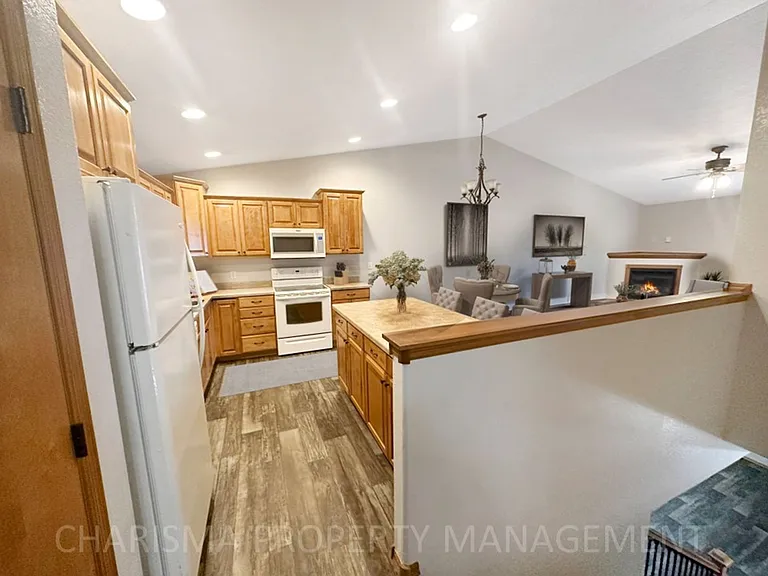 5505 W Rebecca St — Photo 4