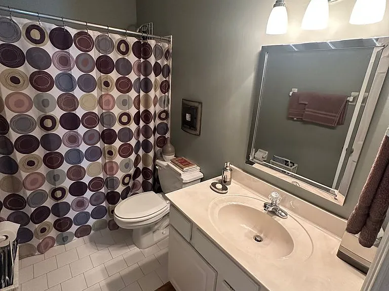 1842 Swynford Ln — Photo 12