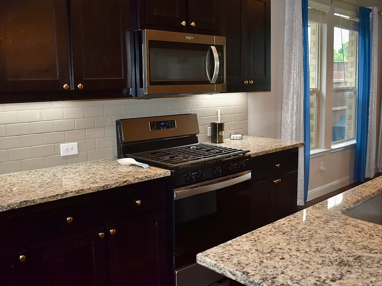 328 Dunmore Dr — Photo 1