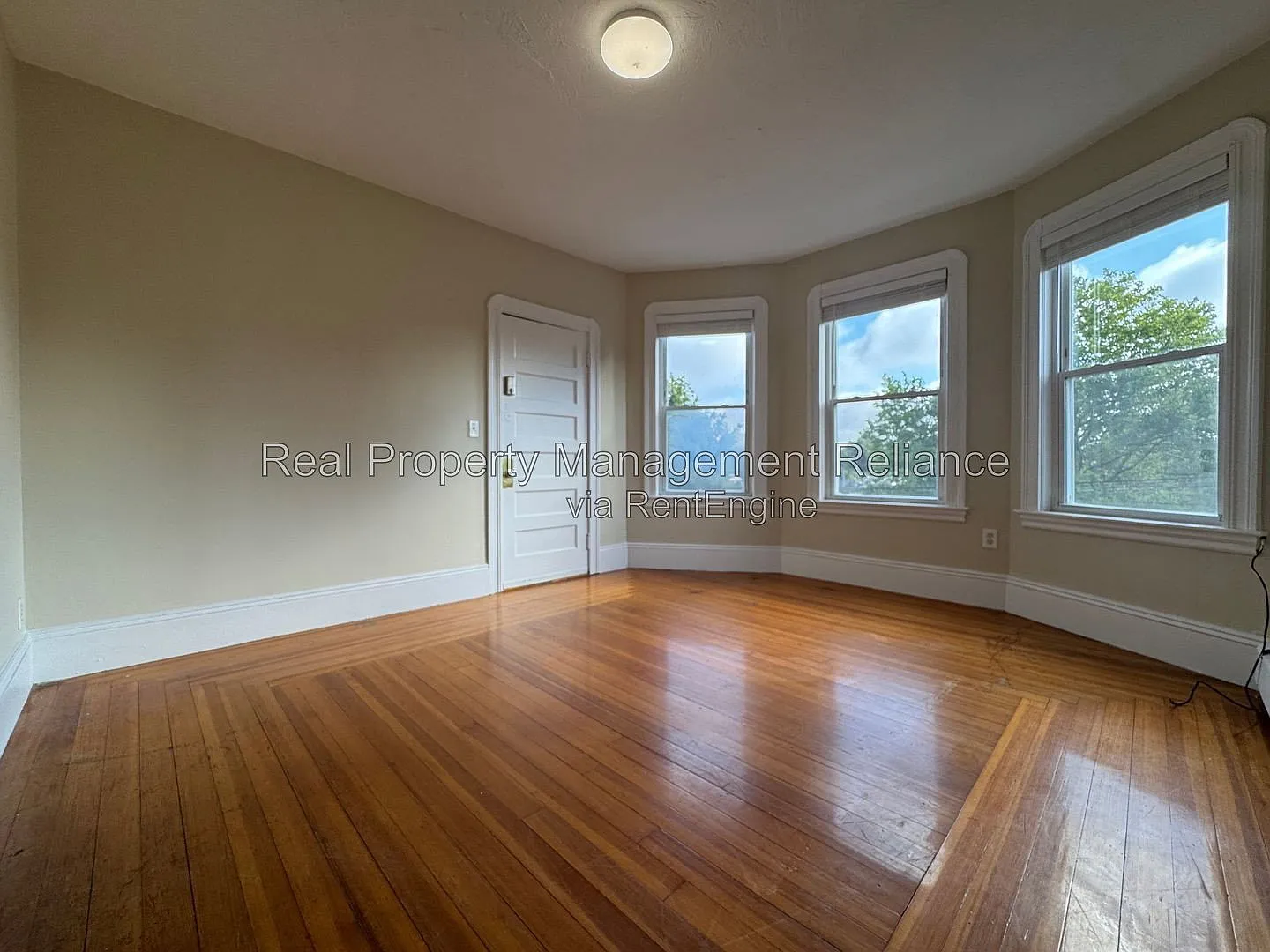 3 bed, 1.0 bath, 1250 sqft, $2,650 — Photo 2