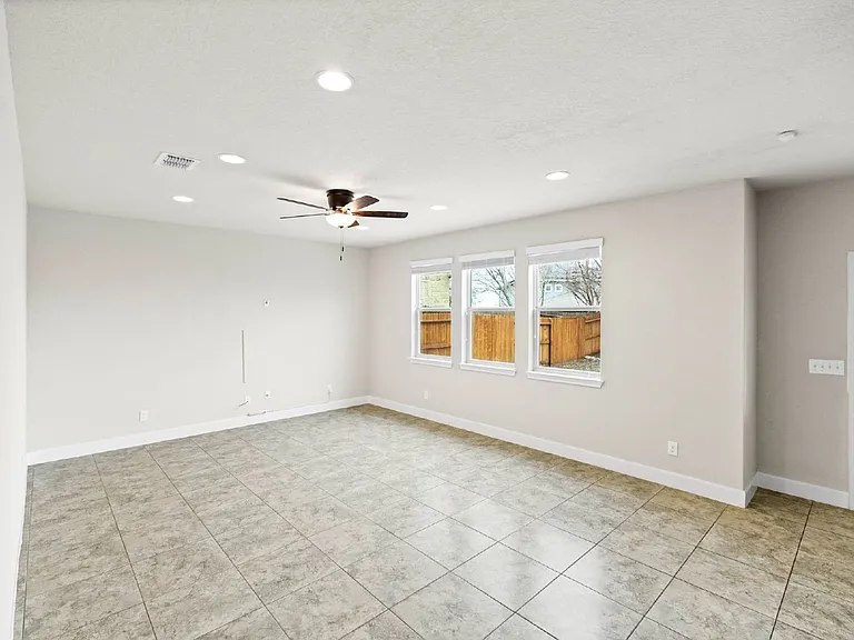 12815 Waterlily Way — Photo 8