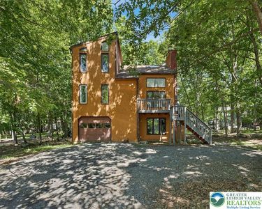 221 Somerset Dr, East Stroudsburg, PA, 18301