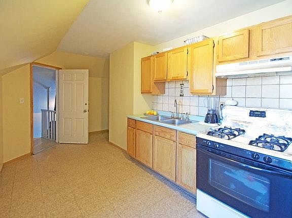 3rd image of 1143 Superior St #2
