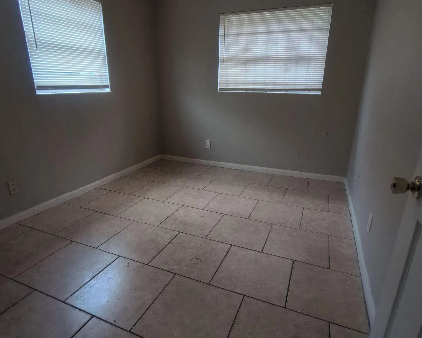 8 bed, 1.0 bath, 2560 sqft, $850 — Photo 3