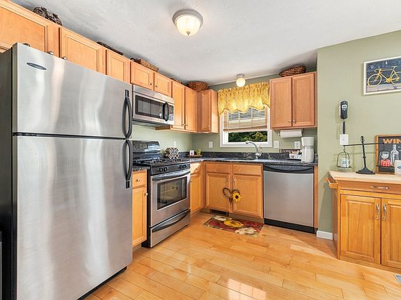 3rd image of 417 Hildreth St Unit 5