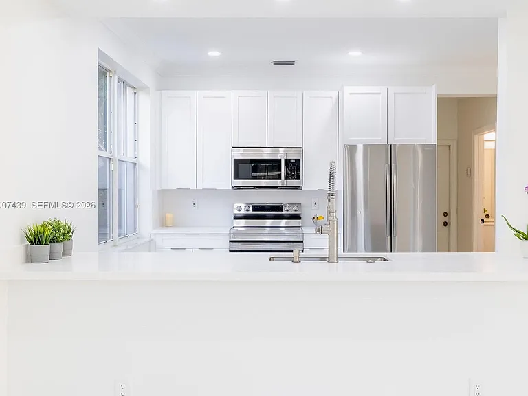 801 Tanglewood Cir — Photo 22