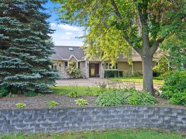 31813 Lakeway Dr NE, Cambridge, MN 55008