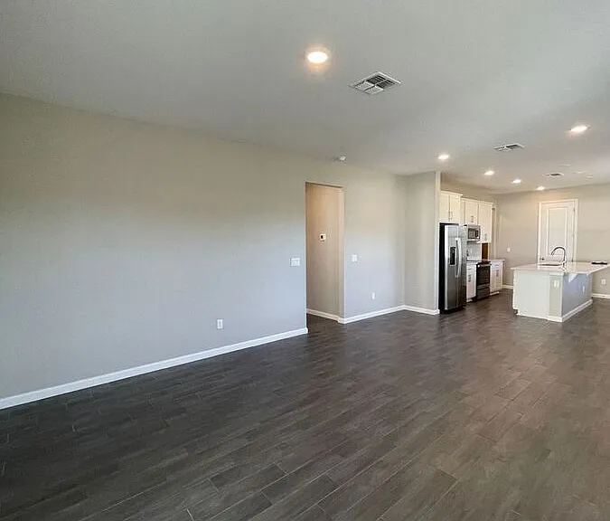 824 Blue Creek Dr — Photo 2