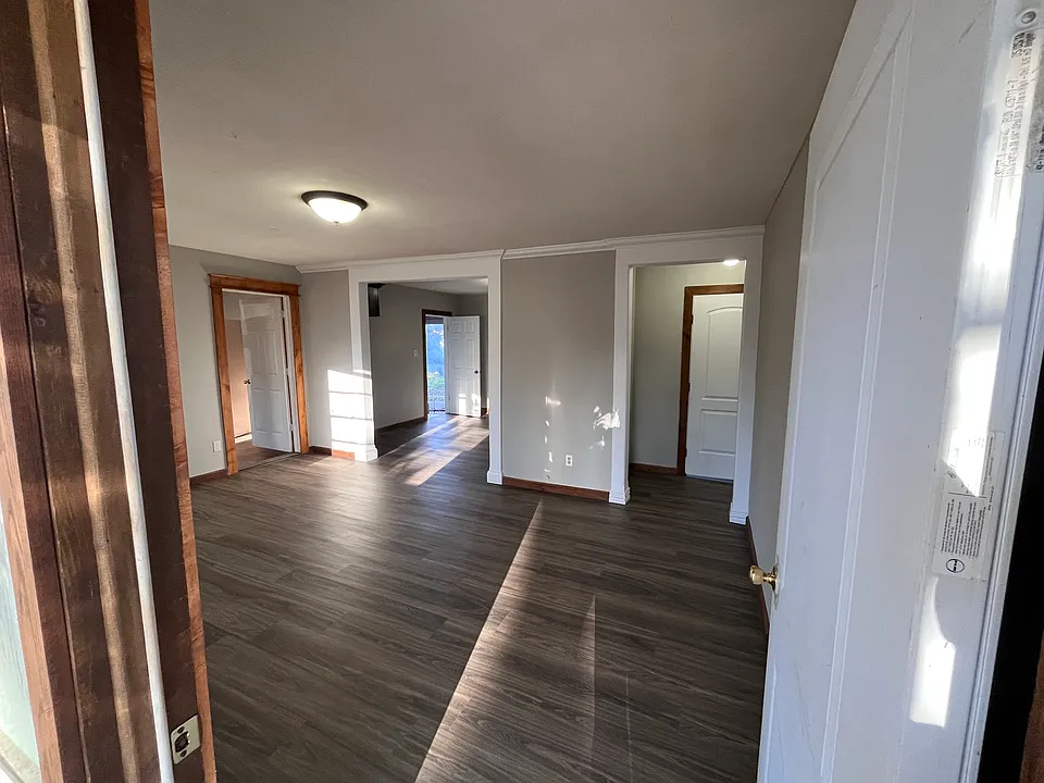 102 6th St