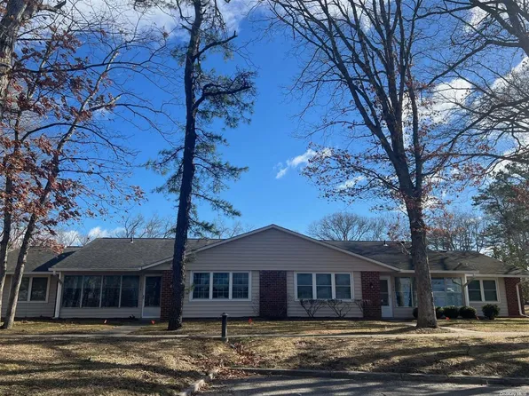 10A Guilford Court #10, Ridge, NY 11961