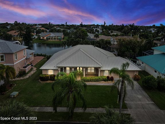3rd image of 332 Island Dr