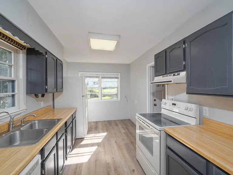 2424 S Center Ave — Photo 3