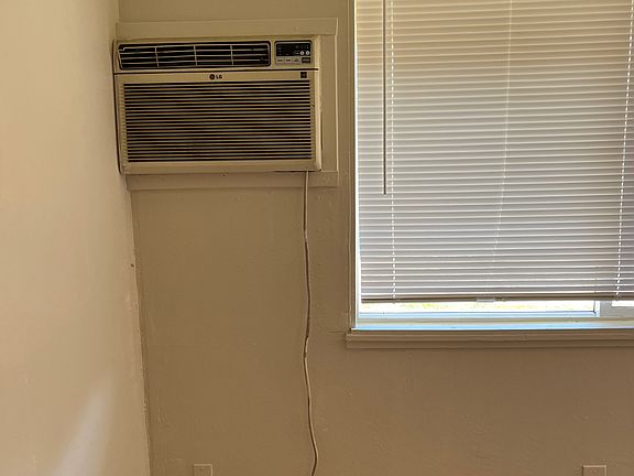 4th image of 139 E Travis Blvd #H