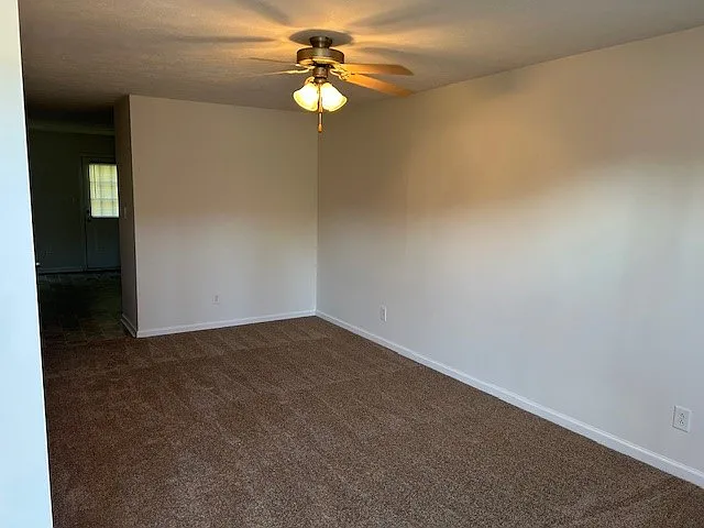 2 bed, 1.5 bath, 1100 sqft, $975 — Photo 3