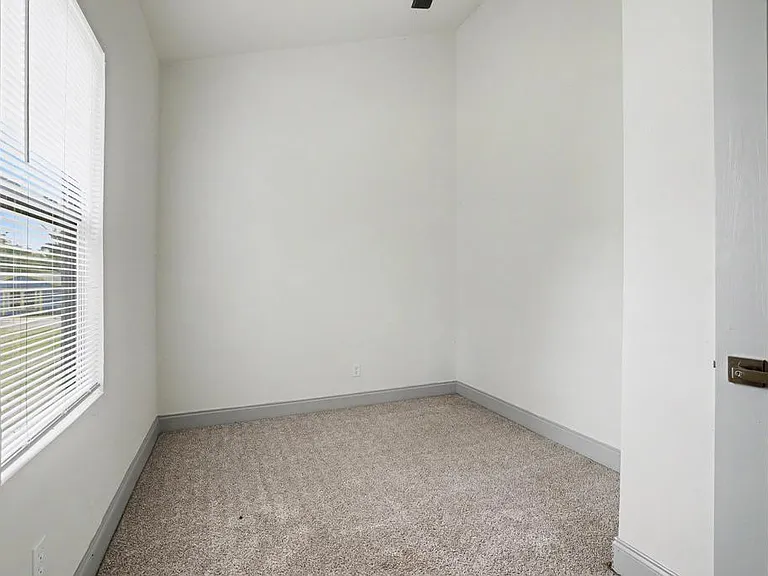 1320 S 7th Ave — Photo 26