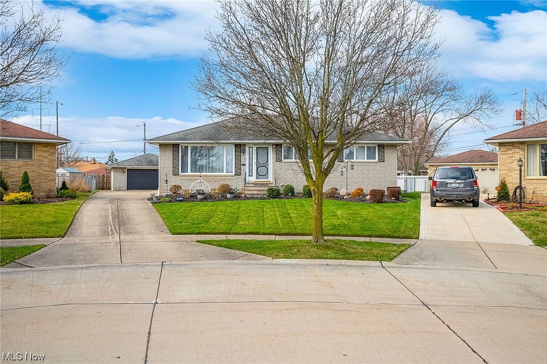 める⑦ 9672 Melody Ln, Brooklyn, OH 44144 | Zillow