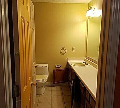 4th image of 2525 Bahama Dr