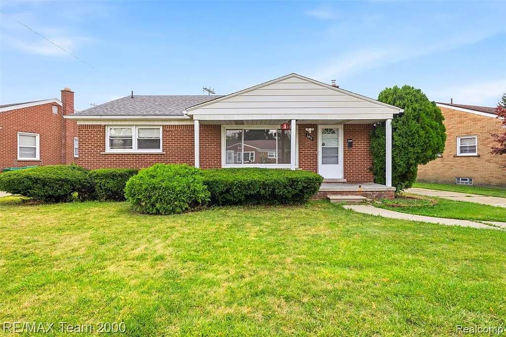 3 bed, 2.0 bath, 1044 sqft, $1,900 — Photo 1