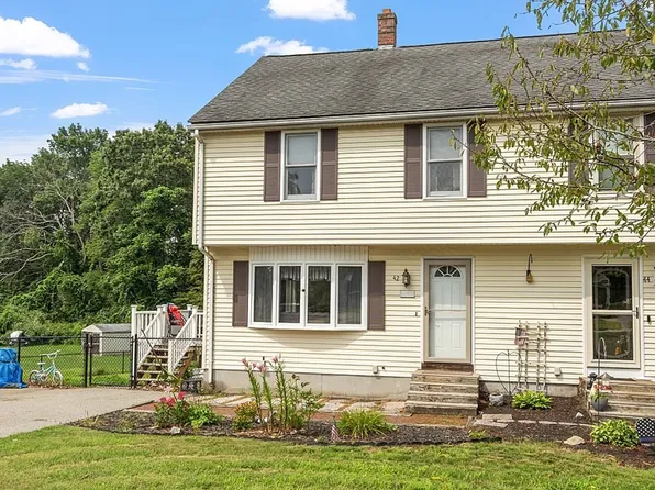 42 Harvest Rd, Uxbridge, MA 01569