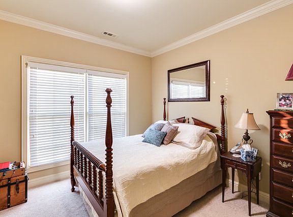 3rd image of 4613 Lake Forest Dr