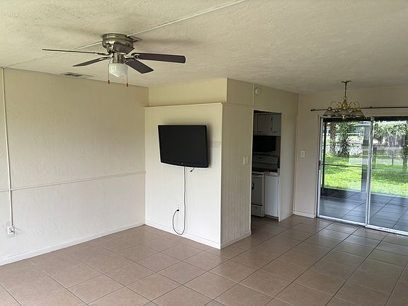 3rd image of 21026 Glendale Ave
