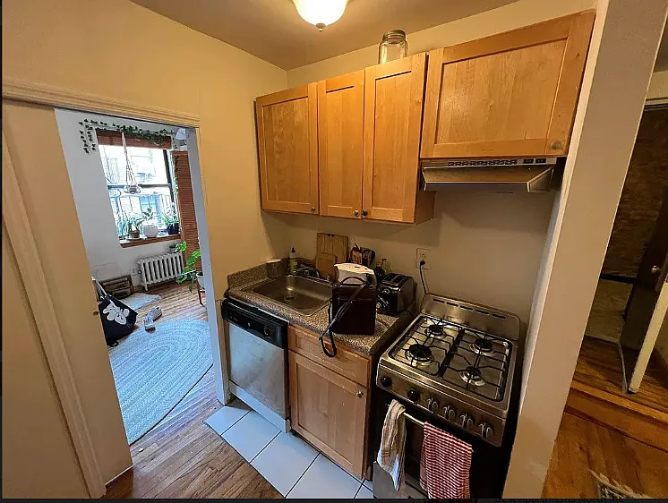 519 E 12th St #3F — Photo 4