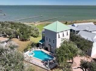21 Old Cottage Beach Dr, Rockport, TX 78382
