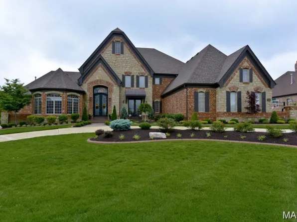 1255 Devonworth Dr, Chesterfield, MO 63017