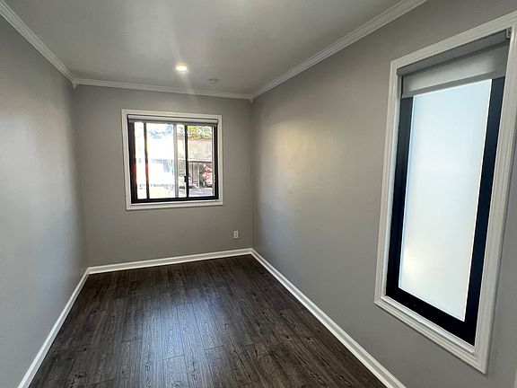 5th image of 403 Piccadilly Pl