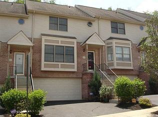 321 Woodcrest Dr, Coraopolis, PA