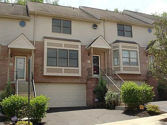321 Woodcrest Dr photo 1