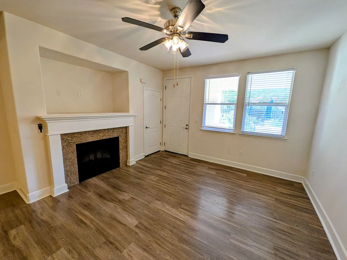 1501 Secret Ravine Pkwy — Photo 2