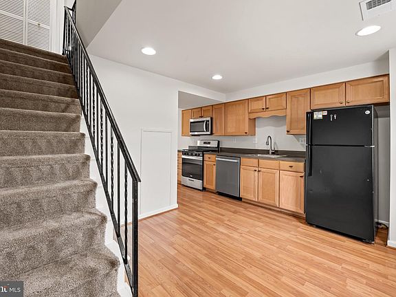 2nd image of 28 Carroll View Ave #28