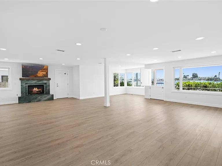 112 S Bay Front — Photo 12