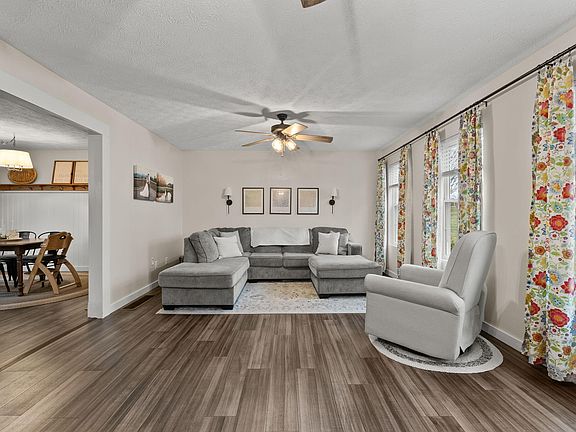 4th image of 633 Pleasant Hill Dr