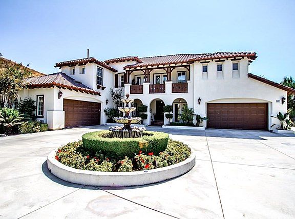 3rd image of 920 Sunset Hills Ln