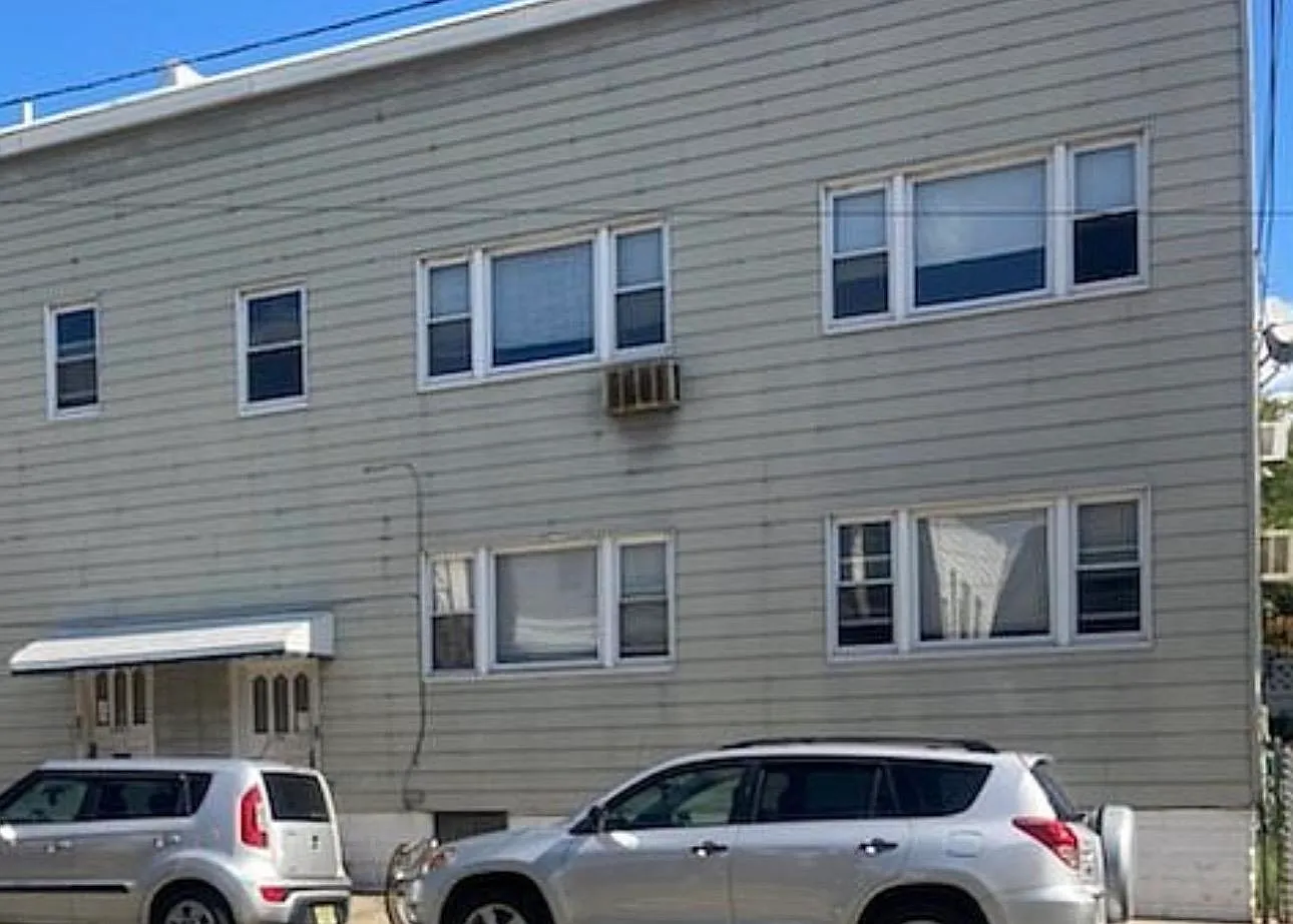 2 bed, 1.0 bath, $1,800 — Photo 1